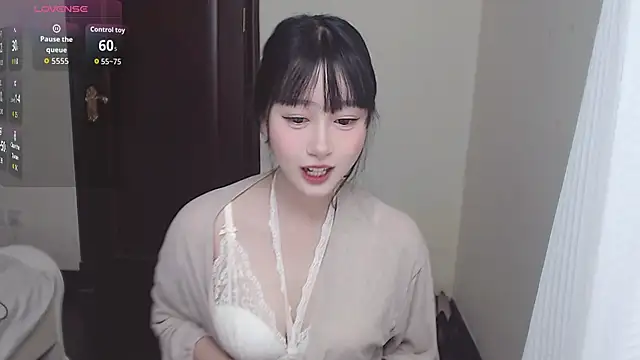 Snapshot of Xiaowen-wen chatting on October 2025 12:06:01 PM Xiaowen-wen online show from October 2025 12:06:01 PM