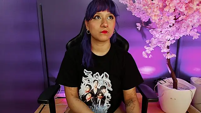 Snapshot of LuanEter chatting on November 2025 12:38:01 PM LuanEter online show from November 2025 12:38:01 PM