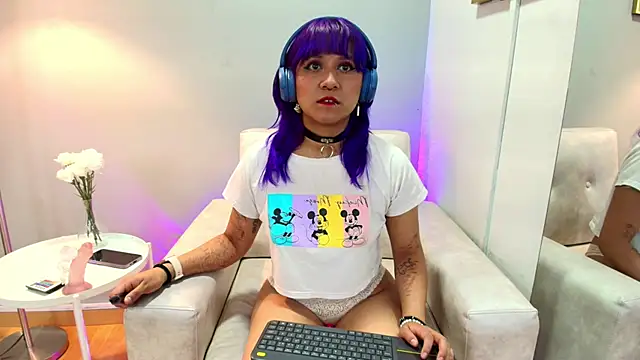 Snapshot of LuanEter chatting on November 2025 01:00:01 PM LuanEter online show from November 2025 01:00:01 PM