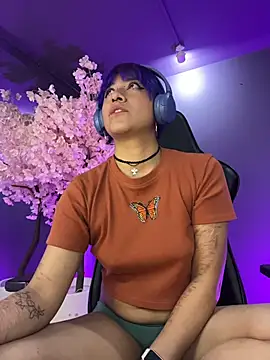 Snapshot of LuanEter chatting on November 2025 02:21:02 PM LuanEter online show from November 2025 02:21:02 PM