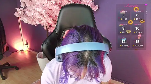 Snapshot of LuanEter chatting on December 2025 03:51:02 PM LuanEter online show from December 2025 03:51:02 PM