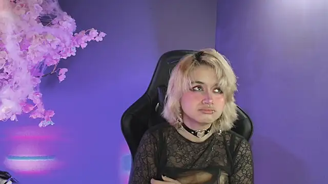 Snapshot of Navier__ chatting on October 2025 01:24:02 PM Navier online show from October 2025 01:24:02 PM