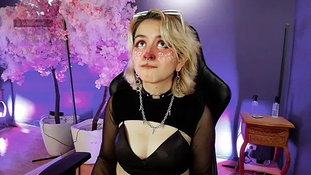 Snapshot of Navier__ chatting on November 2025 03:22:01 PM Navier online show from November 2025 03:22:01 PM