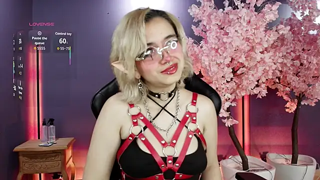 Snapshot of Navier__ chatting on November 2025 07:56:02 PM Navier online show from November 2025 07:56:02 PM