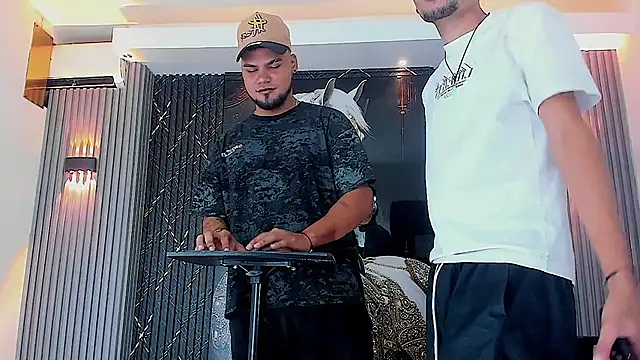 handsome boys22 online show from October 2025 12:20:01 PM