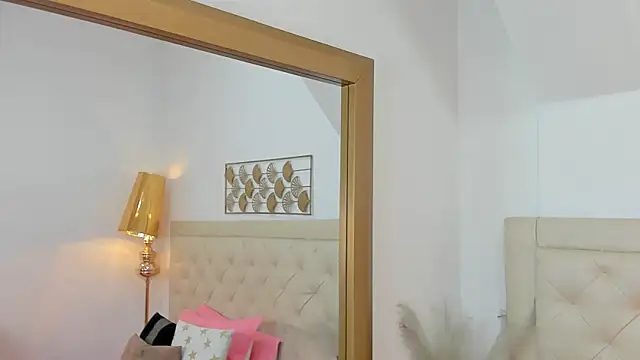 Snapshot of lucia_lorenz chatting on November 2025 11:33:02 AM lucia lorenz online show from November 2025 11:33:02 AM