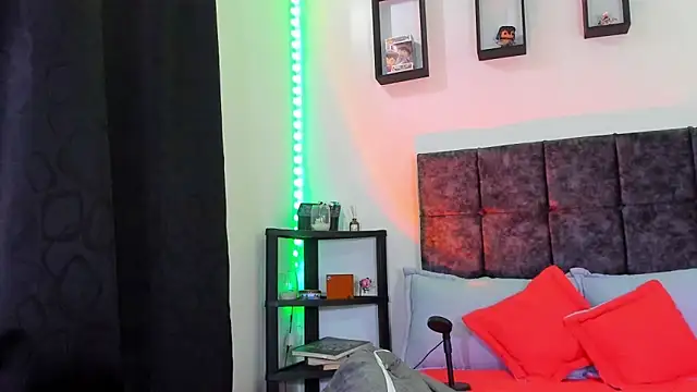 Snapshot of Theo_Noxxx chatting on October 2025 06:45:02 PM Theo Noxxx online show from October 2025 06:45:02 PM