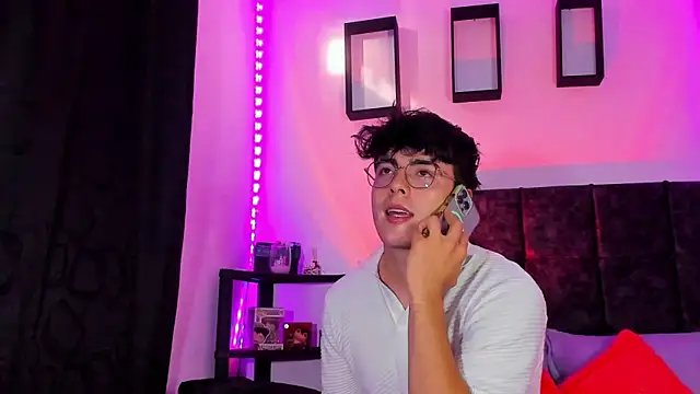 Snapshot of Theo_Noxxx chatting on October 2025 09:17:02 PM Theo Noxxx online show from October 2025 09:17:02 PM