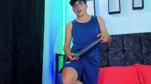 Snapshot of Theo_Noxxx chatting on November 2025 06:40:02 PM Theo Noxxx online show from November 2025 06:40:02 PM