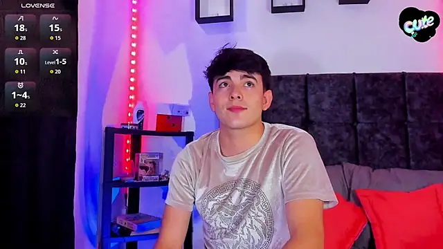 Snapshot of Theo_Noxxx chatting on November 2025 07:01:02 PM Theo Noxxx online show from November 2025 07:01:02 PM