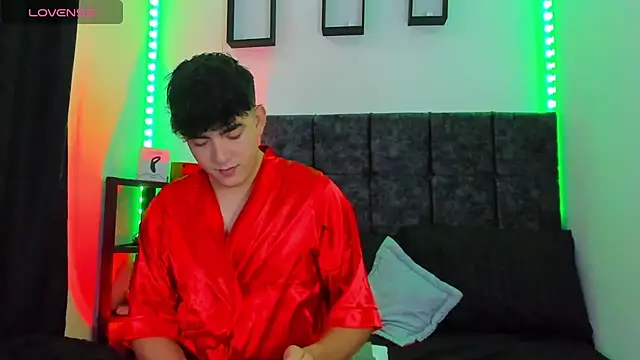 Snapshot of Theo_Noxxx chatting on November 2025 05:36:02 PM Theo Noxxx online show from November 2025 05:36:02 PM