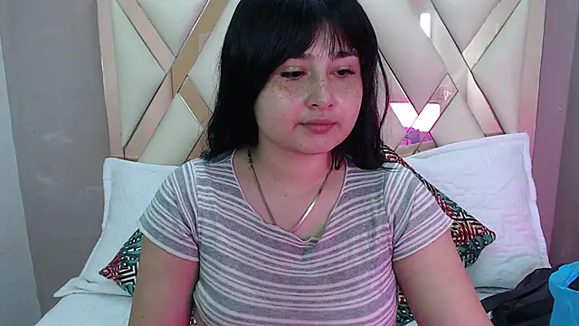 Snapshot of Sweet_sumisive chatting on December 2025 03:50:01 PM Sweet sumisive online show from December 2025 03:50:01 PM