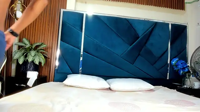 Snapshot of Emiliano_Reyes chatting on November 2025 02:13:01 AM Emiliano Reyes online show from November 2025 02:13:01 AM