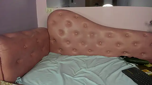 Snapshot of Emiliano_Reyes chatting on November 2025 04:12:01 AM Emiliano Reyes online show from November 2025 04:12:01 AM