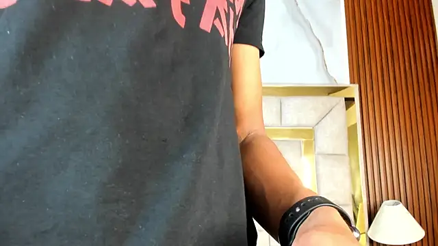 Snapshot of Emiliano_Reyes chatting on November 2025 03:16:01 AM Emiliano Reyes online show from November 2025 03:16:01 AM