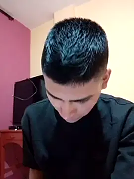 Snapshot of Emiliano_Reyes chatting on November 2025 02:01:01 PM Emiliano Reyes online show from November 2025 02:01:01 PM