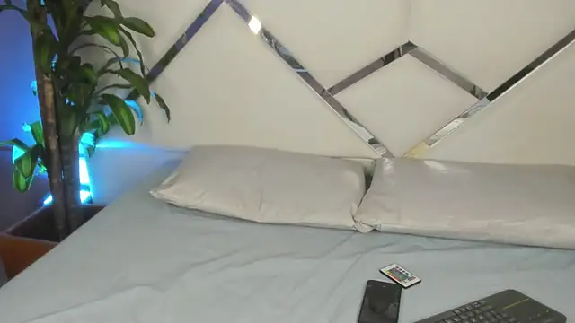 Snapshot of Emiliano_Reyes chatting on November 2025 04:23:02 AM Emiliano Reyes online show from November 2025 04:23:02 AM