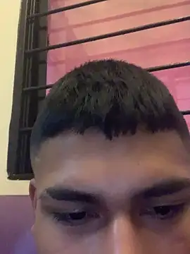 Snapshot of Emiliano_Reyes chatting on November 2025 01:49:01 AM Emiliano Reyes online show from November 2025 01:49:01 AM