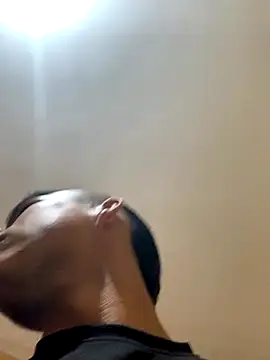 Snapshot of Emiliano_Reyes chatting on November 2025 02:10:01 PM Emiliano Reyes online show from November 2025 02:10:01 PM