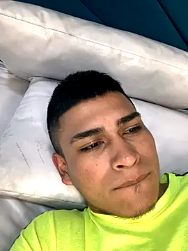 Snapshot of Emiliano_Reyes chatting on December 2025 03:37:02 AM Emiliano Reyes online show from December 2025 03:37:02 AM