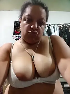 Snapshot of Alondrabb80 chatting on November 2025 04:01:02 AM Alondrabb80 online show from November 2025 04:01:02 AM