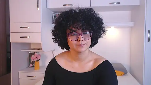 Snapshot of MartiRuis10 chatting on November 2025 10:09:02 PM MartiRuis10 online show from November 2025 10:09:02 PM