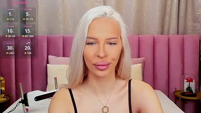 Snapshot of KailaCrystall chatting on December 2025 01:46:02 AM KailaCrystall online show from December 2025 01:46:02 AM