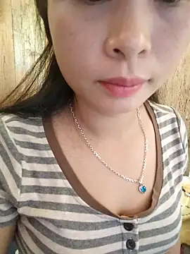 Snapshot of Squirrel-Pear chatting on November 2025 12:55:02 AM Squirrel-Pear online show from November 2025 12:55:02 AM