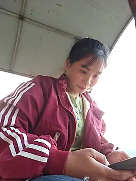 Snapshot of Squirrel-Pear chatting on November 2025 09:53:02 AM Squirrel-Pear online show from November 2025 09:53:02 AM