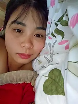 Snapshot of Squirrel-Pear chatting on November 2025 12:02:01 AM Squirrel-Pear online show from November 2025 12:02:01 AM