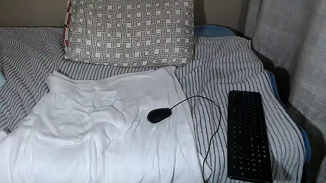 Snapshot of RissaGx chatting on October 2025 07:43:02 AM RissaGx online show from October 2025 07:43:02 AM