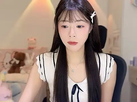 Snapshot of Onecutelittle chatting on October 2025 04:53:02 AM Onecutelittle online show from October 2025 04:53:02 AM