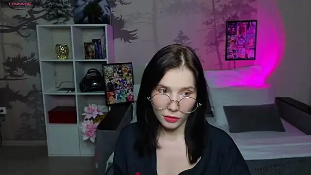 Snapshot of Mell_Hyees chatting on November 2025 06:07:02 PM Mell Hyees online show from November 2025 06:07:02 PM