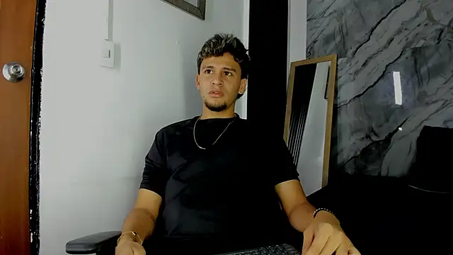 Snapshot of Alan-Smith1 chatting on December 2025 07:53:01 PM Alan-Smith1 online show from December 2025 07:53:01 PM