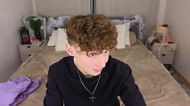 Snapshot of crisp1n chatting on October 2025 03:02:02 PM crisp1n online show from October 2025 03:02:02 PM