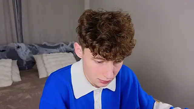 Snapshot of crisp1n chatting on November 2025 03:01:02 PM crisp1n online show from November 2025 03:01:02 PM