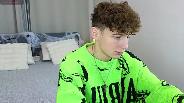 Snapshot of crisp1n chatting on November 2025 03:12:01 PM crisp1n online show from November 2025 03:12:01 PM