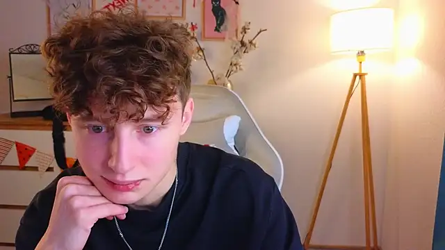 Snapshot of crisp1n chatting on November 2025 03:01:02 PM crisp1n online show from November 2025 03:01:02 PM