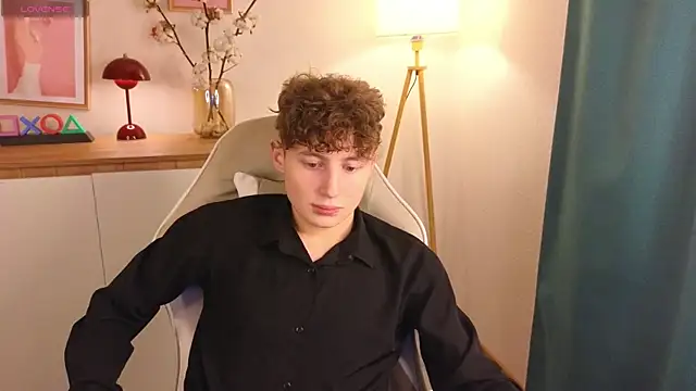 Snapshot of crisp1n chatting on November 2025 06:50:01 PM crisp1n online show from November 2025 06:50:01 PM