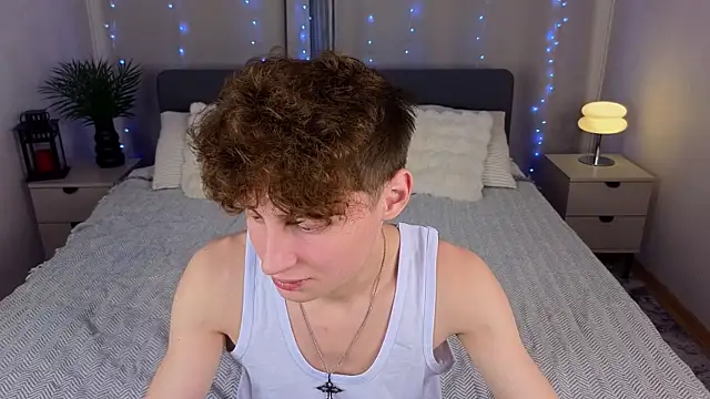 Snapshot of crisp1n chatting on November 2025 09:32:01 PM crisp1n online show from November 2025 09:32:01 PM