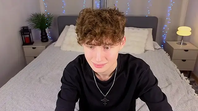 Snapshot of crisp1n chatting on November 2025 07:30:02 PM crisp1n online show from November 2025 07:30:02 PM