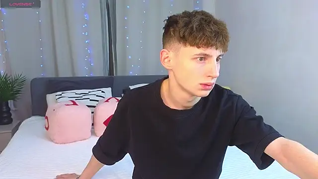 Snapshot of crisp1n chatting on November 2025 02:52:02 PM crisp1n online show from November 2025 02:52:02 PM