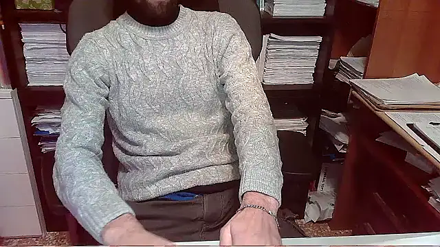 Snapshot of topg84 chatting on October 2025 05:35:01 PM topg84 online show from October 2025 05:35:01 PM