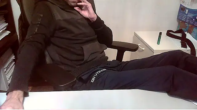 Snapshot of topg84 chatting on November 2025 05:39:02 PM topg84 online show from November 2025 05:39:02 PM