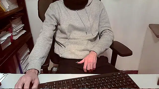 Snapshot of topg84 chatting on November 2025 06:32:01 PM topg84 online show from November 2025 06:32:01 PM