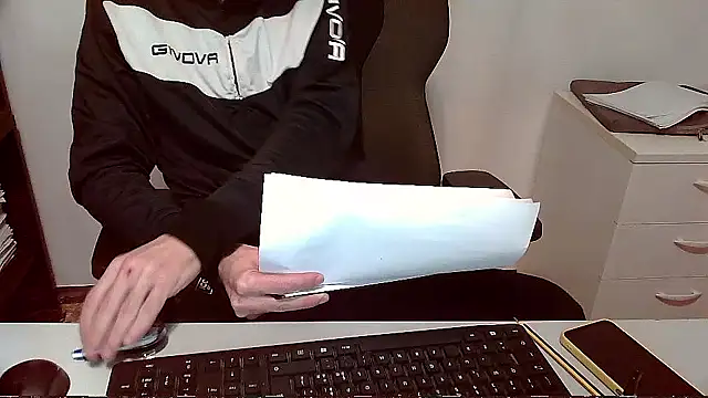 Snapshot of topg84 chatting on December 2025 06:37:02 PM topg84 online show from December 2025 06:37:02 PM