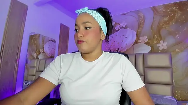 Snapshot of NahomiWalker_ chatting on December 2025 07:22:01 PM NahomiWalker online show from December 2025 07:22:01 PM