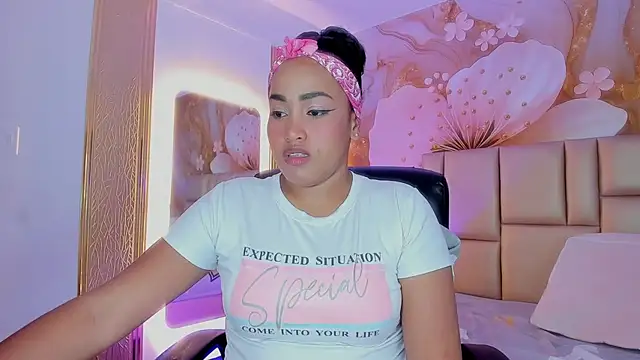 Snapshot of NahomiWalker_ chatting on December 2025 07:32:01 PM NahomiWalker online show from December 2025 07:32:01 PM