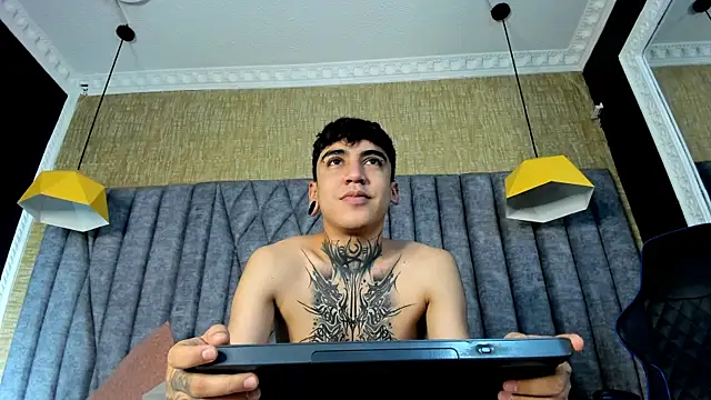 Snapshot of SantiOlsen chatting on October 2025 11:44:02 AM SantiOlsen online show from October 2025 11:44:02 AM