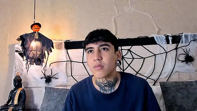 Snapshot of SantiOlsen chatting on October 2025 11:39:02 AM SantiOlsen online show from October 2025 11:39:02 AM